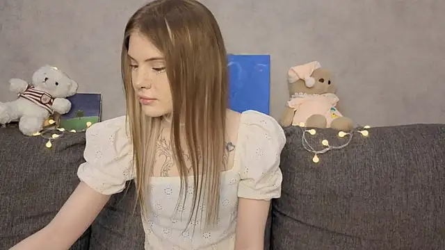 CarolinePepper online show from May 31, 2026, 1:28 pm
