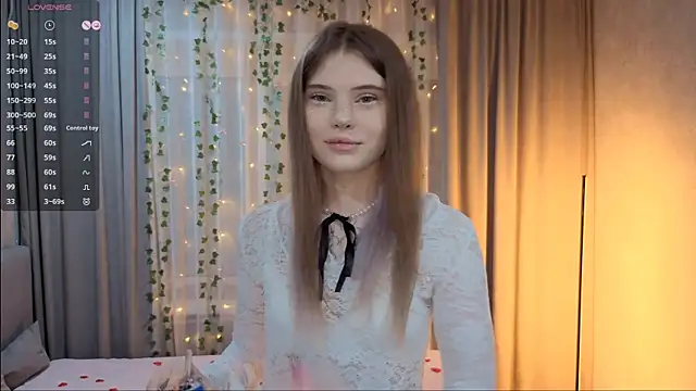 Snapshot of CarolinePepper chatting on February 15, 2026, 1:32 pm CarolinePepper online show from February 15, 2026, 1:32 pm