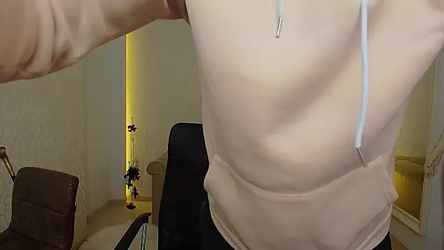 Snapshot of MaxKaiden chatting on November 17, 2025, 5:33 am MaxKaiden online show from November 17, 2025, 5:33 am