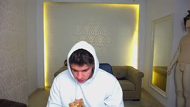 Snapshot of MaxKaiden chatting on January 19, 2026, 5:55 am MaxKaiden online show from January 19, 2026, 5:55 am