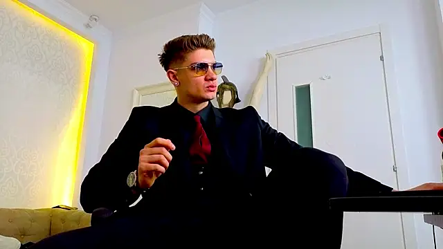 MaxKaiden online show from April 18, 2026, 4:59 am