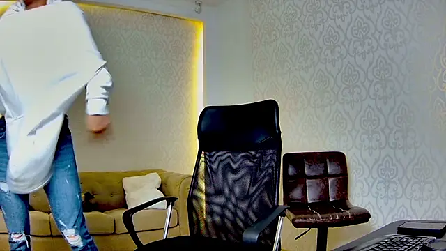 Snapshot of MaxKaiden chatting on March 3, 2026, 5:36 am MaxKaiden online show from March 3, 2026, 5:36 am