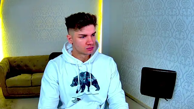 Snapshot of MaxKaiden chatting on March 1, 2026, 5:29 am MaxKaiden online show from March 1, 2026, 5:29 am