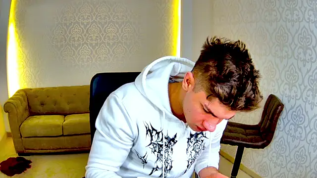 Snapshot of MaxKaiden chatting on February 24, 2026, 5:41 am MaxKaiden online show from February 24, 2026, 5:41 am