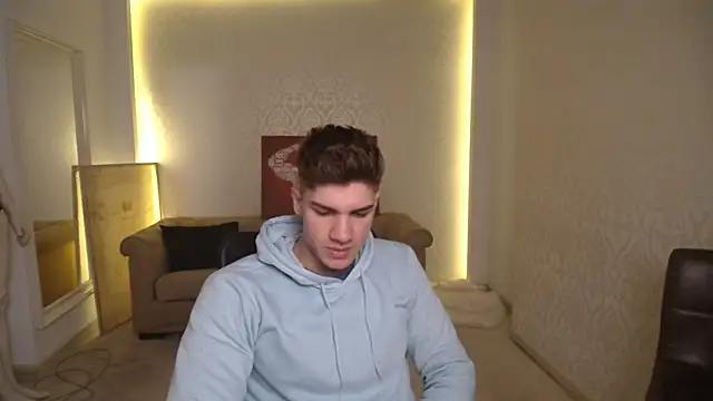 Snapshot of MaxKaiden chatting on March 13, 2025, 5:33 am MaxKaiden online show from March 13, 2025, 5:33 am