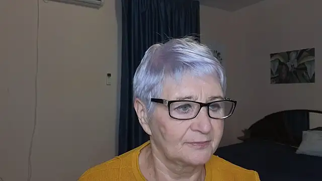 Sandra Snowflake online show from November 12, 2025, 11:14 am