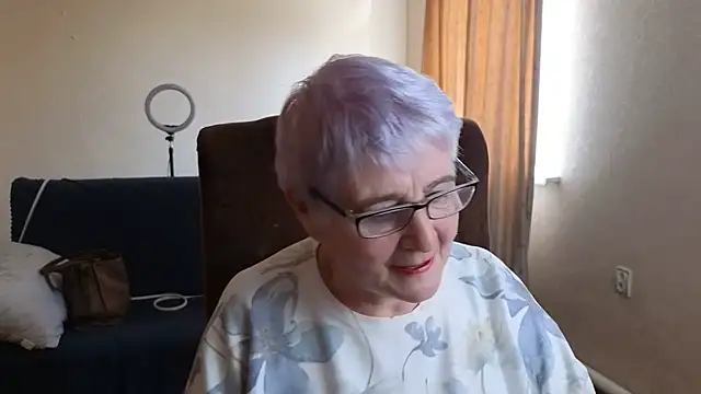 Snapshot of Sandra_Snowflake chatting on April 15, 2026, 11:27 am Sandra Snowflake online show from April 15, 2026, 11:27 am