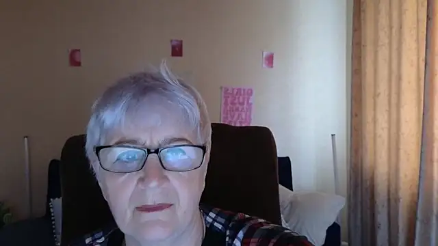 Sandra Snowflake online show from May 13, 2026, 4:19 am