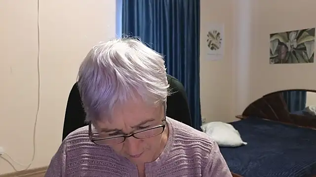 Sandra Snowflake online show from September 24, 2025, 3:57 am