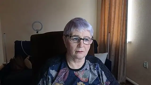 Snapshot of Sandra_Snowflake chatting on April 13, 2026, 4:16 am Sandra Snowflake online show from April 13, 2026, 4:16 am