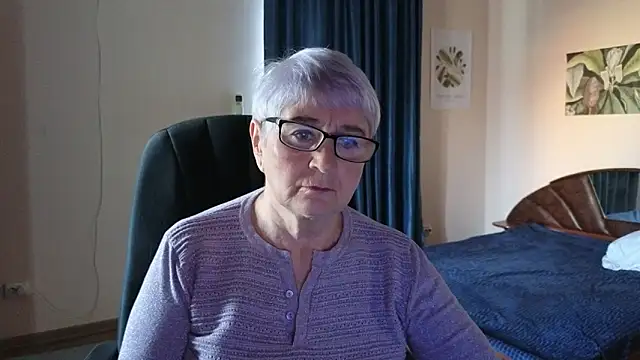 Sandra Snowflake online show from September 22, 2025, 3:56 am