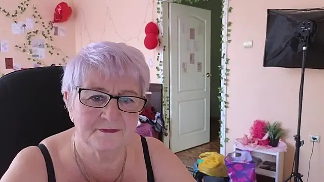 Snapshot of Sandra_Snowflake chatting on March 25, 2026, 11:09 am Sandra Snowflake online show from March 25, 2026, 11:09 am