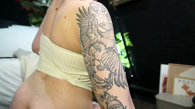 Snapshot of IngAdn chatting on November 12, 2025, 5:39 pm IngAdn online show from November 12, 2025, 5:39 pm