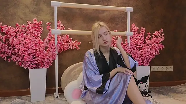 aishiro online show from March 18, 2025, 12:50 pm