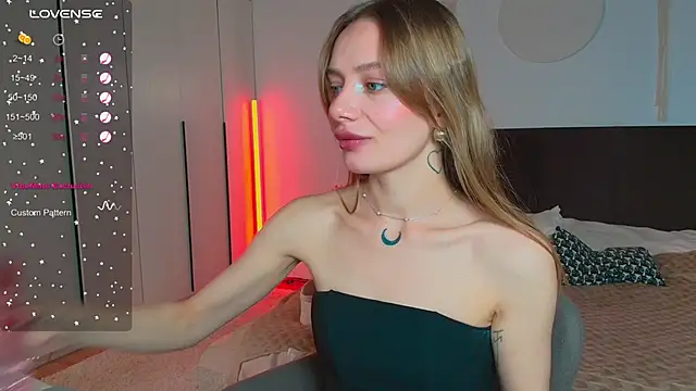 Snapshot of LunaticaBae chatting on October 9, 2025, 5:19 am LunaticaBae online show from October 9, 2025, 5:19 am