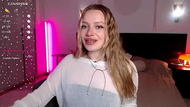 Snapshot of LunaticaBae chatting on March 20, 2025, 1:13 am LunaticaBae online show from March 20, 2025, 1:13 am