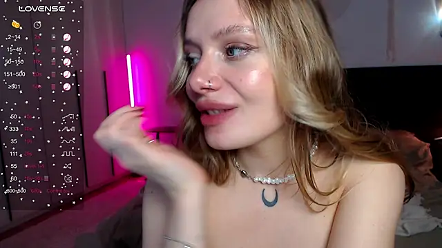 Snapshot of LunaticaBae chatting on March 16, 2025, 7:15 am LunaticaBae online show from March 16, 2025, 7:15 am