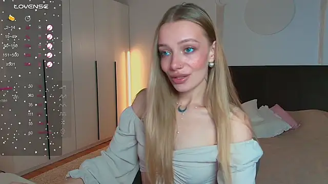 Snapshot of LunaticaBae chatting on September 12, 2025, 4:01 am LunaticaBae online show from September 12, 2025, 4:01 am