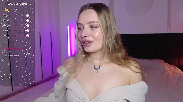 Snapshot of LunaticaBae chatting on February 23, 2025, 1:13 am LunaticaBae online show from February 23, 2025, 1:13 am