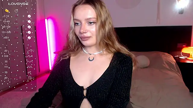 Snapshot of LunaticaBae chatting on March 15, 2025, 1:08 am LunaticaBae online show from March 15, 2025, 1:08 am