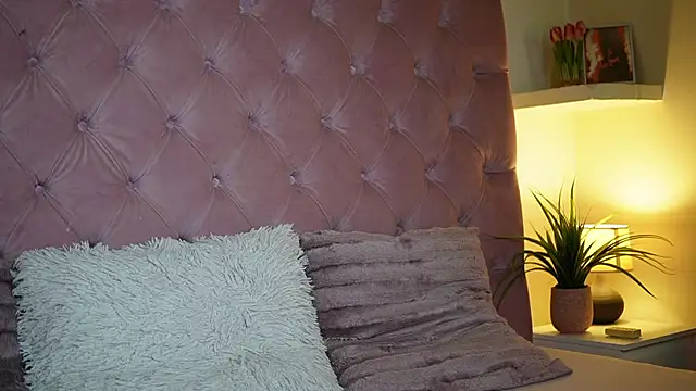 MaiaMini online show from March 31, 2026, 6:21 pm