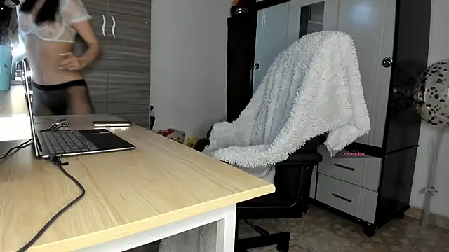 MollyCraft online show from December 2, 2025, 7:15 pm