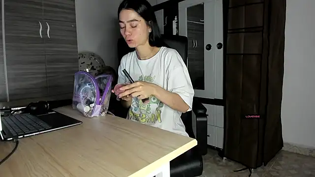 MollyCraft online show from October 29, 2025, 11:31 am