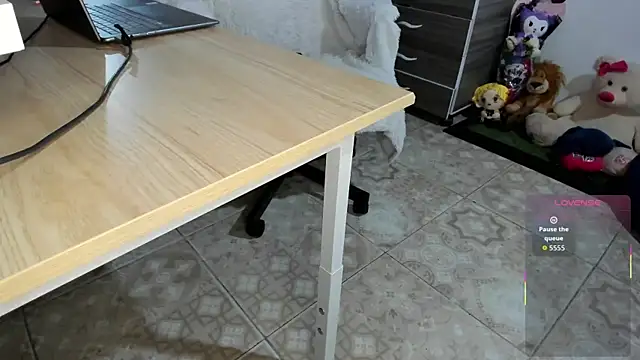 MollyCraft online show from February 10, 2026, 4:06 pm