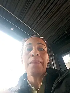 Snapshot of Coeur_de_luxure chatting on November 15, 2025, 4:11 pm Coeur de luxure online show from November 15, 2025, 4:11 pm