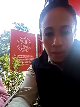 Snapshot of Coeur_de_luxure chatting on March 15, 2025, 2:01 pm Coeur de luxure online show from March 15, 2025, 2:01 pm