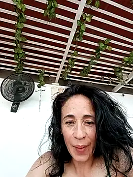 Snapshot of Coeur_de_luxure chatting on March 2, 2025, 10:02 pm Coeur de luxure online show from March 2, 2025, 10:02 pm