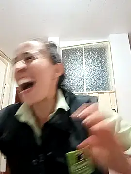 Snapshot of Coeur_de_luxure chatting on March 19, 2025, 8:11 pm Coeur de luxure online show from March 19, 2025, 8:11 pm