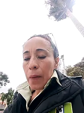 Snapshot of Coeur_de_luxure chatting on October 28, 2025, 5:56 pm Coeur de luxure online show from October 28, 2025, 5:56 pm