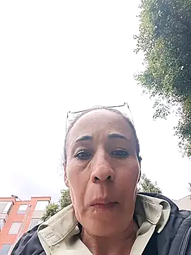 Snapshot of Coeur_de_luxure chatting on November 19, 2025, 7:25 pm Coeur de luxure online show from November 19, 2025, 7:25 pm