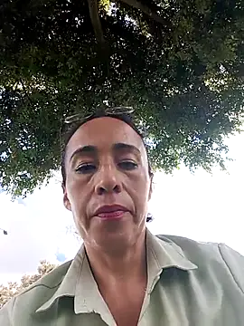 Snapshot of Coeur_de_luxure chatting on November 30, 2025, 3:24 pm Coeur de luxure online show from November 30, 2025, 3:24 pm