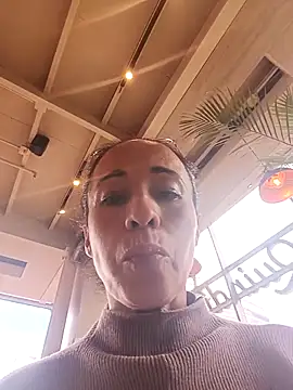 Snapshot of Coeur_de_luxure chatting on September 23, 2025, 2:57 pm Coeur de luxure online show from September 23, 2025, 2:57 pm