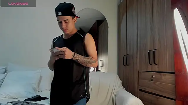 mattiwsmorris  online show from April 18, 2026, 4:04 am