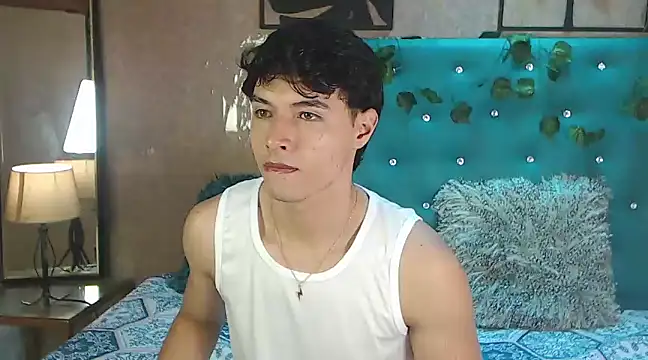 LiamAndrewzz online show from March 5, 2025, 4:35 pm