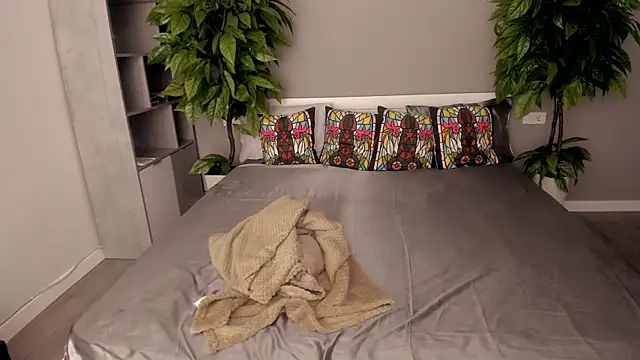 PaigePrado online show from November 14, 2025, 6:50 am