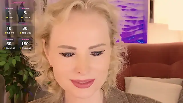 Snapshot of Sandra_Kind chatting on June 2, 2026, 5:29 am Sandra Kind online show from June 2, 2026, 5:29 am