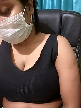 COZY ROZI online show from November 13, 2025, 6:12 pm