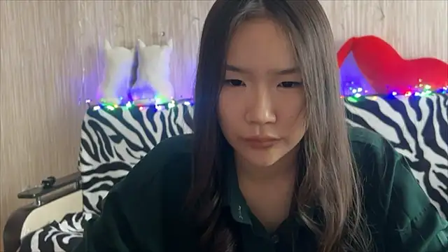 Asian Vi online show from March 18, 2025, 9:01 am