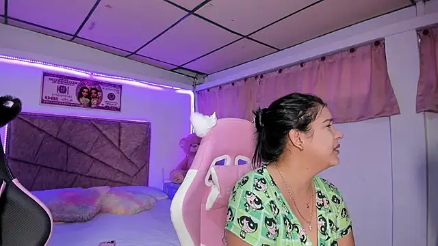 Cristal Smith20 online show from April 7, 2026, 12:07 pm