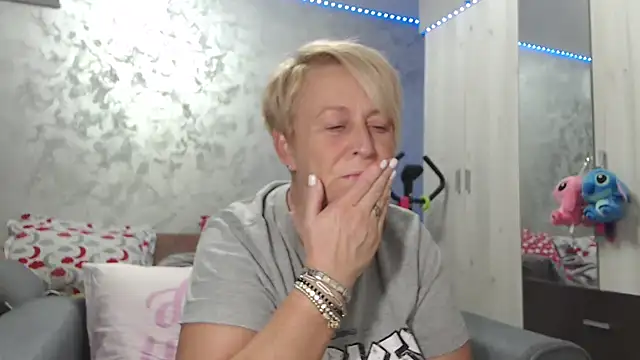 RosesandLillies online show from April 11, 2026, 3:59 pm