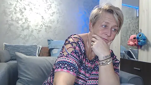 RosesandLillies online show from November 28, 2025, 5:57 pm