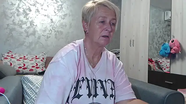 RosesandLillies online show from September 23, 2025, 5:09 pm