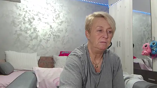 RosesandLillies online show from April 14, 2026, 4:12 pm