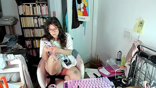 Snapshot of Rosiee69_ chatting on November 27, 2025, 12:27 pm Rosiee69 online show from November 27, 2025, 12:27 pm