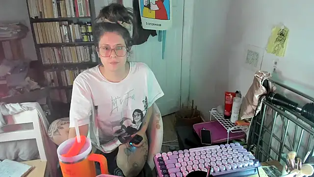 Snapshot of Rosiee69_ chatting on November 28, 2025, 12:33 am Rosiee69 online show from November 28, 2025, 12:33 am