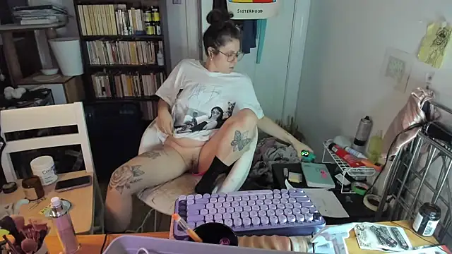 Snapshot of Rosiee69_ chatting on November 16, 2025, 1:38 pm Rosiee69 online show from November 16, 2025, 1:38 pm